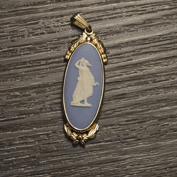 Vintage 9k Gold fill Wedgwood Cameo Pendant - Picture 1 of 6